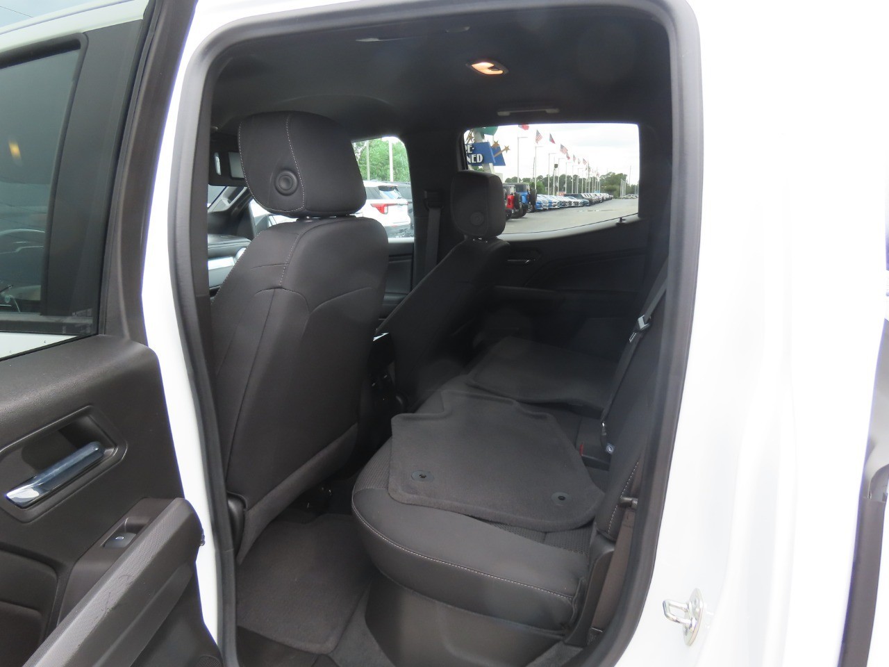 2024 Chevrolet Colorado photo 20 of 32