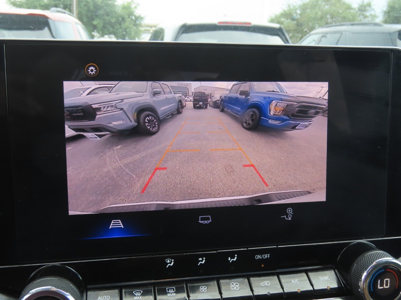 2024 Chevrolet Colorado photo 31 of 32