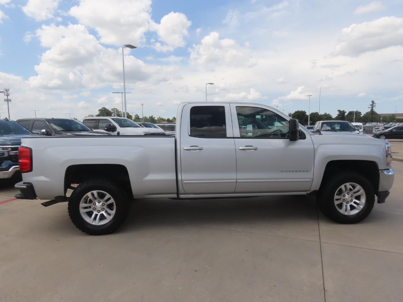 2017 Chevrolet Silverado 1500 LT - 9
