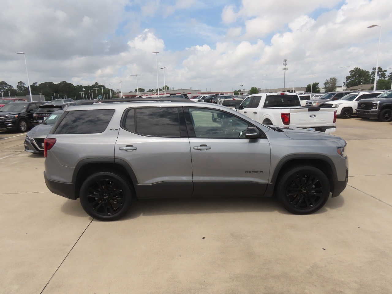 2023 GMC Acadia SLE - 9