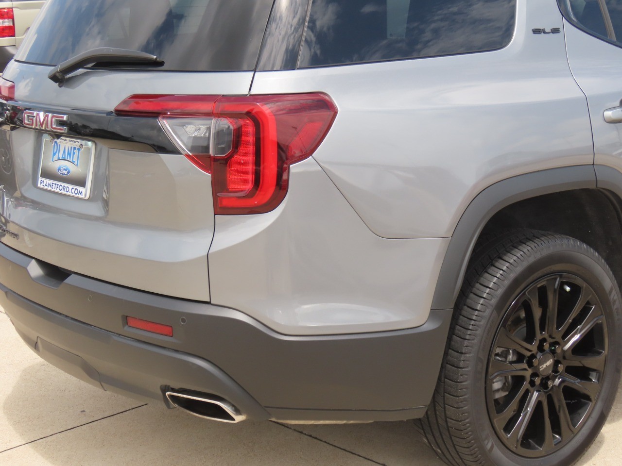 2023 GMC Acadia SLE - 11