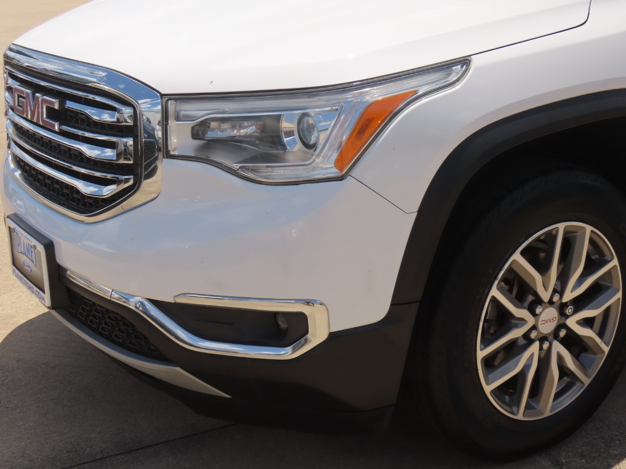 2019 GMC Acadia SLE - 1