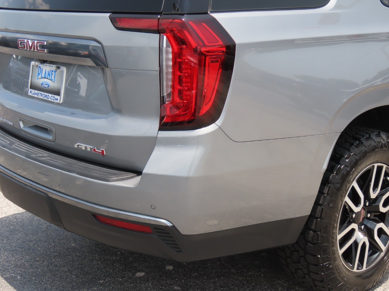 2024 GMC Yukon AT4 - 11