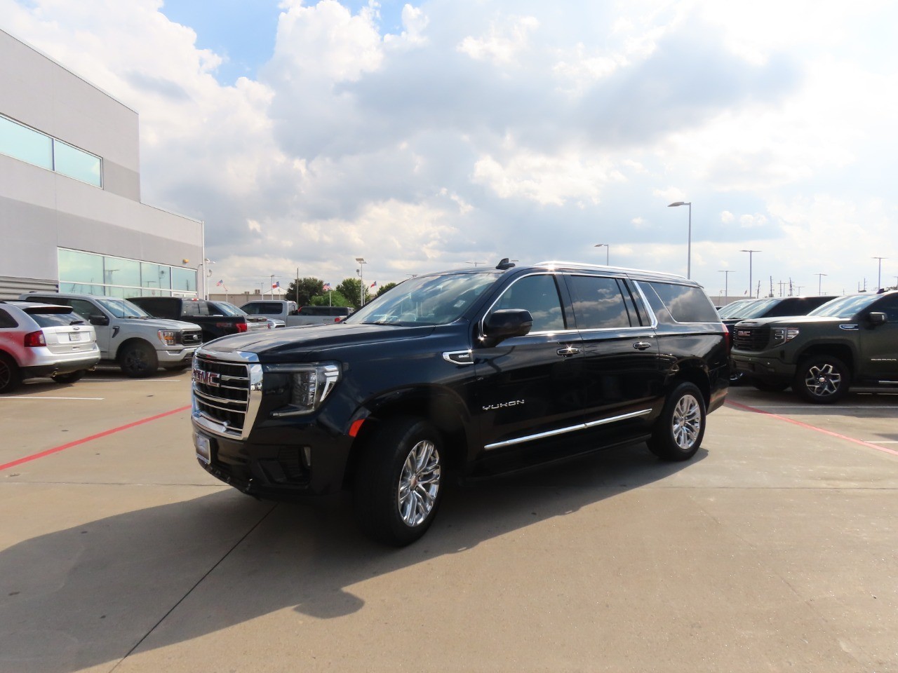 2023 GMC Yukon XL SLT - 1