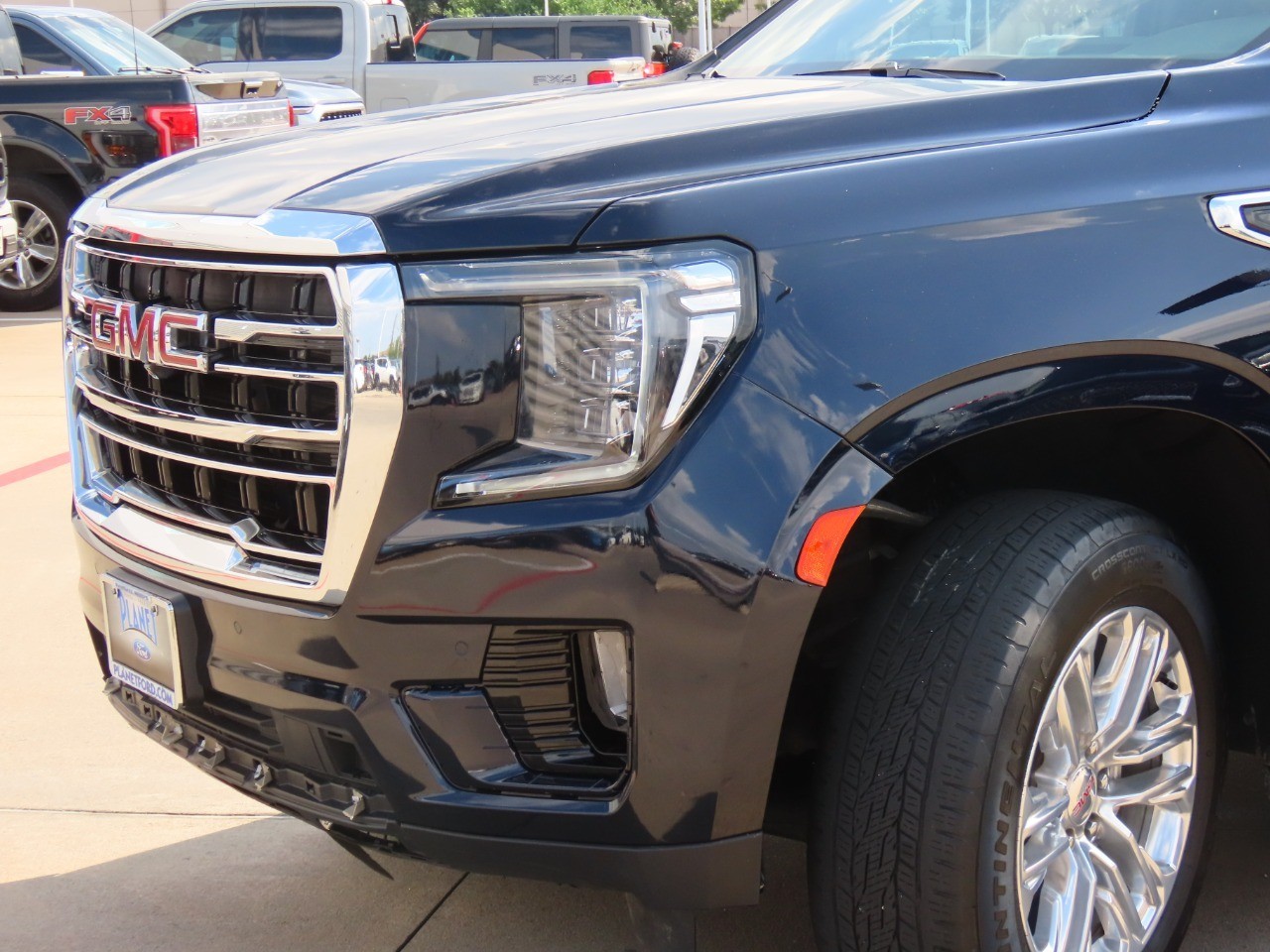 2023 GMC Yukon XL SLT - 2