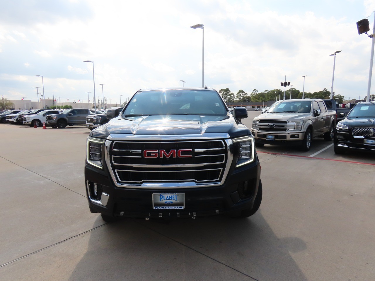 2023 GMC Yukon XL SLT - 4