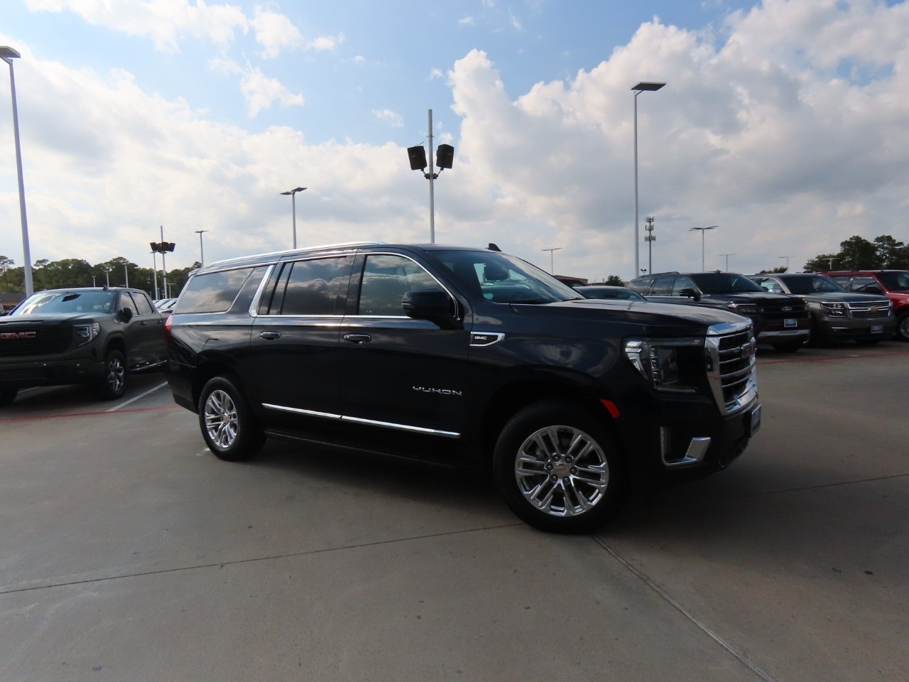 2023 GMC Yukon XL SLT - 6