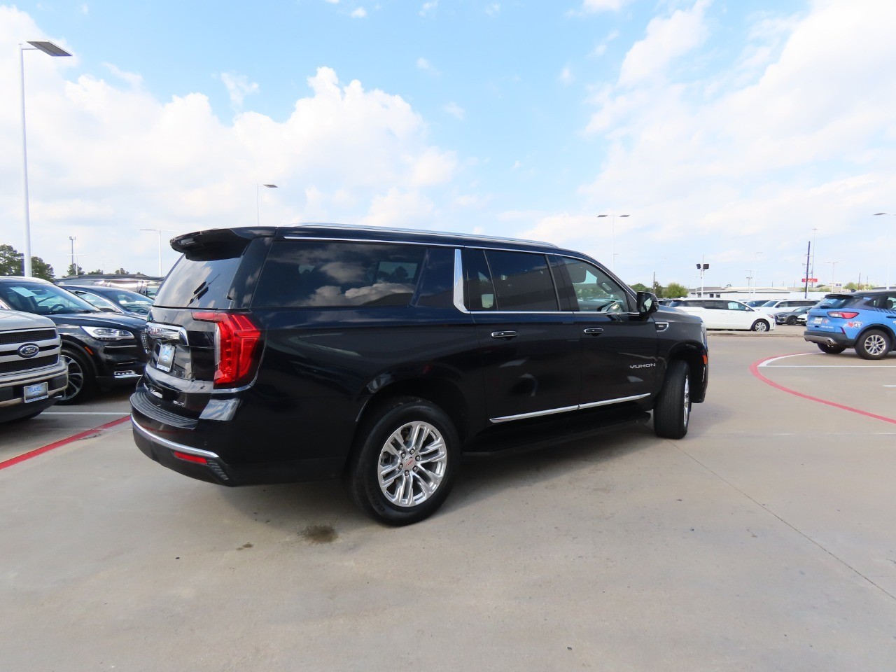 2023 GMC Yukon XL SLT - 10