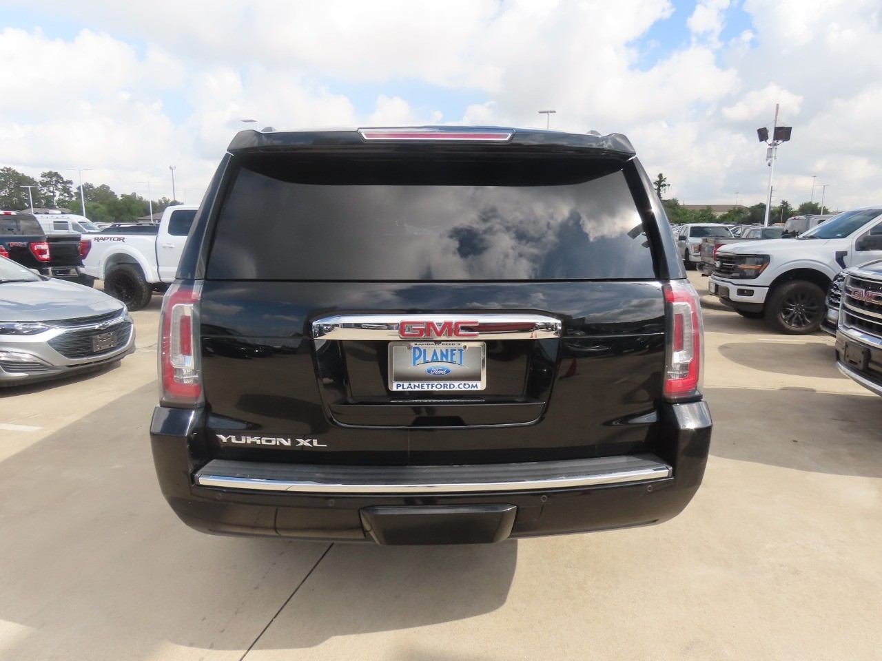 used 2017 GMC Yukon XL car, priced at $11,999