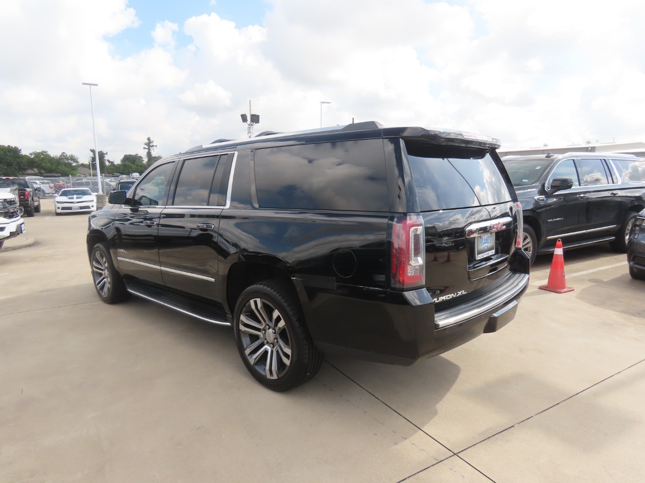 used 2017 GMC Yukon XL car, priced at $11,999