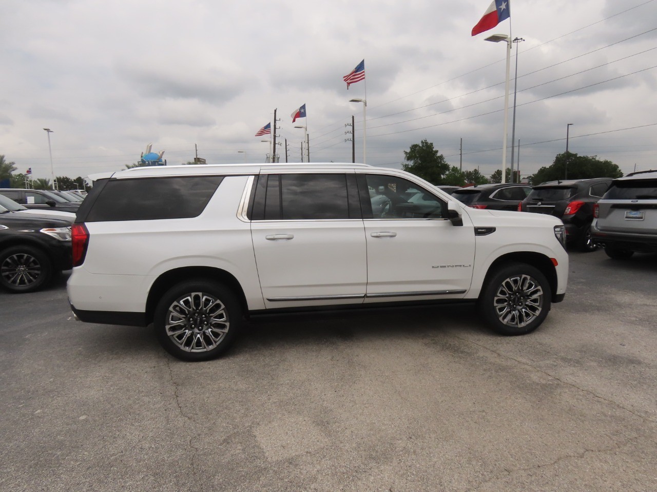 used 2023 GMC Yukon XL car, priced at $68,999