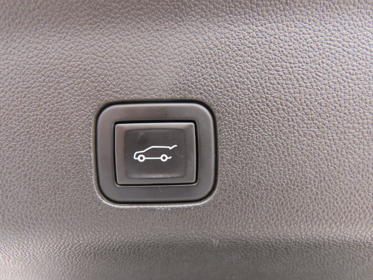 used 2023 GMC Yukon XL car, priced at $68,999