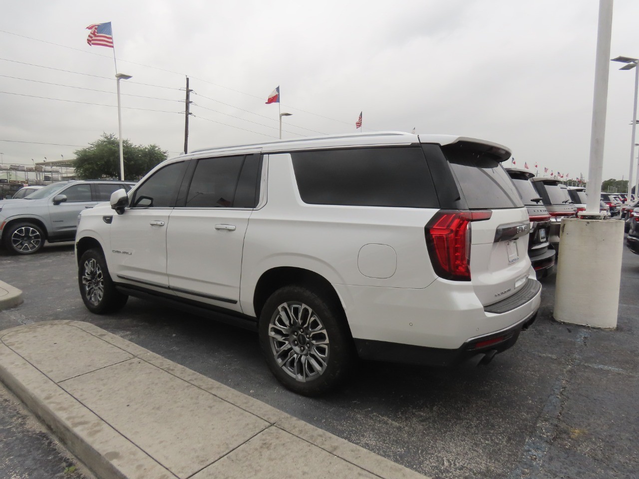 2023 GMC Yukon XL Denali Ultimate - 9