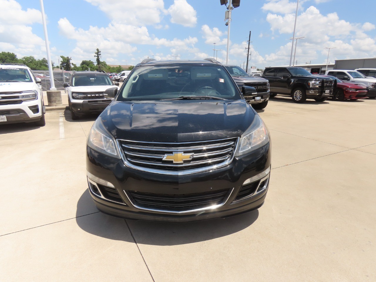 2017 Chevrolet Traverse LT - 4