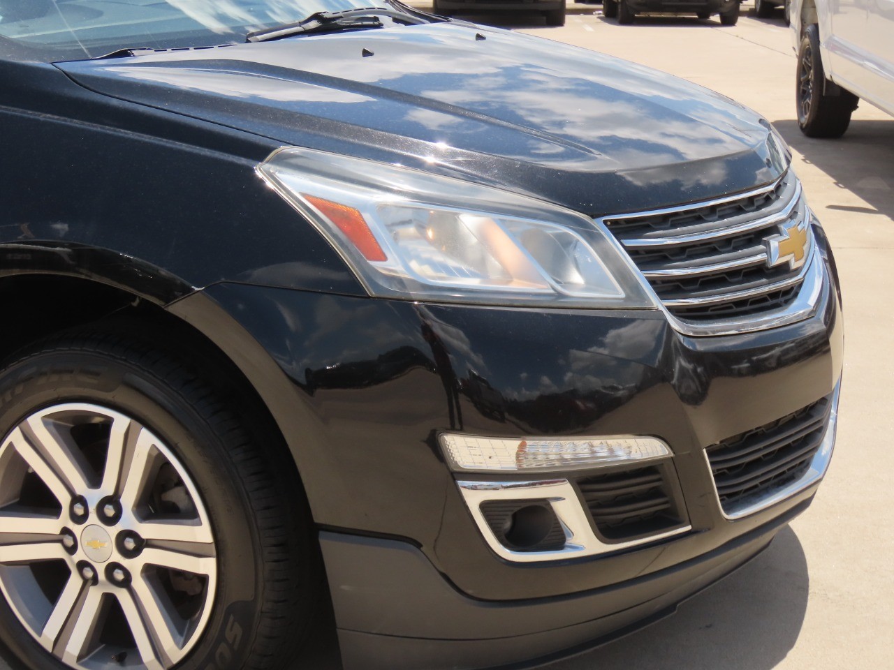 2017 Chevrolet Traverse LT - 5
