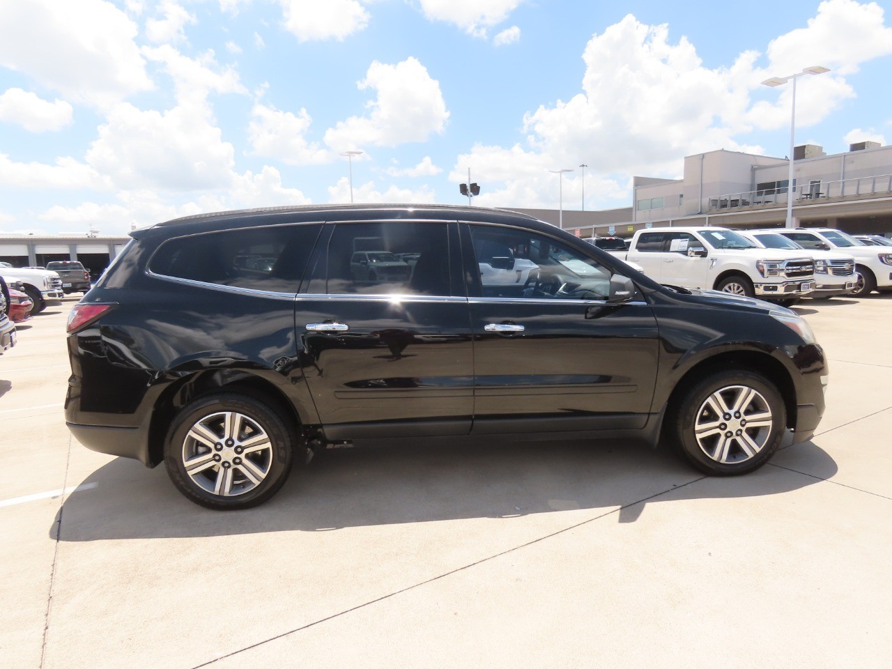 2017 Chevrolet Traverse LT - 9