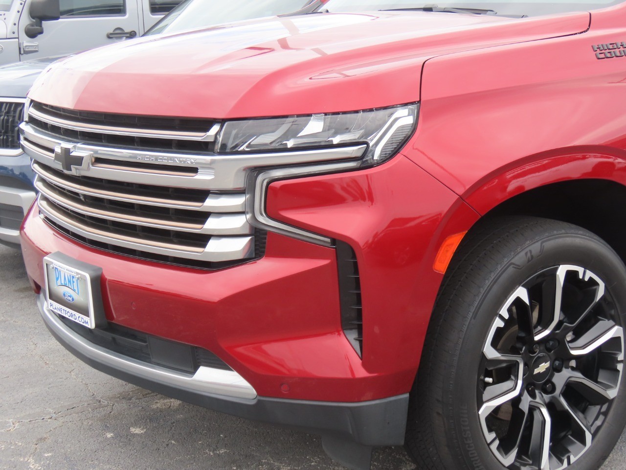 2022 Chevrolet Suburban photo 3 of 29