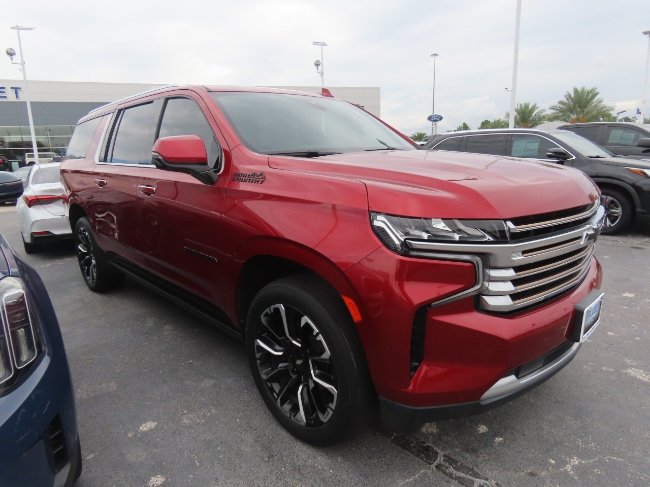 2022 Chevrolet Suburban photo 7 of 29