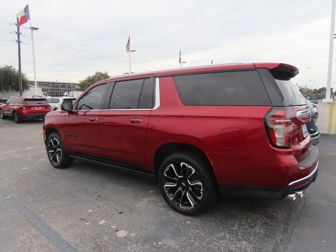 2022 Chevrolet Suburban photo 14 of 29