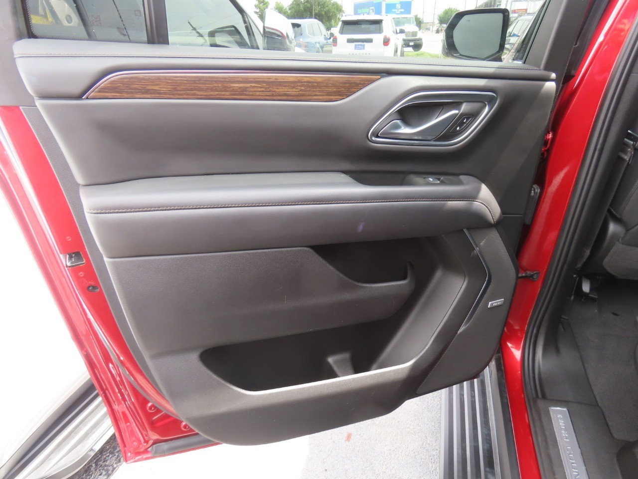 2022 Chevrolet Suburban photo 17 of 29