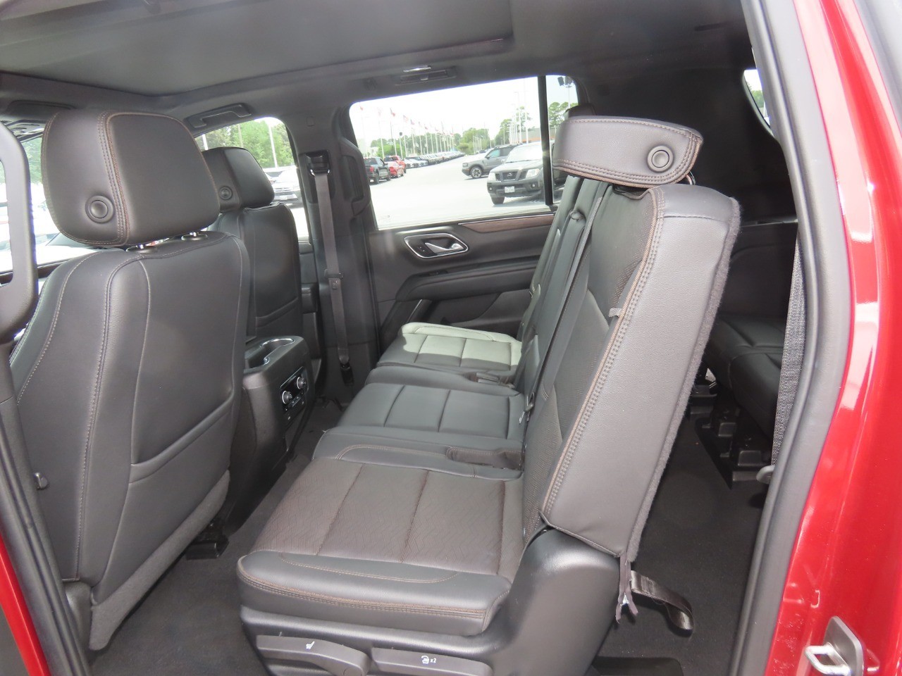 2022 Chevrolet Suburban photo 18 of 29