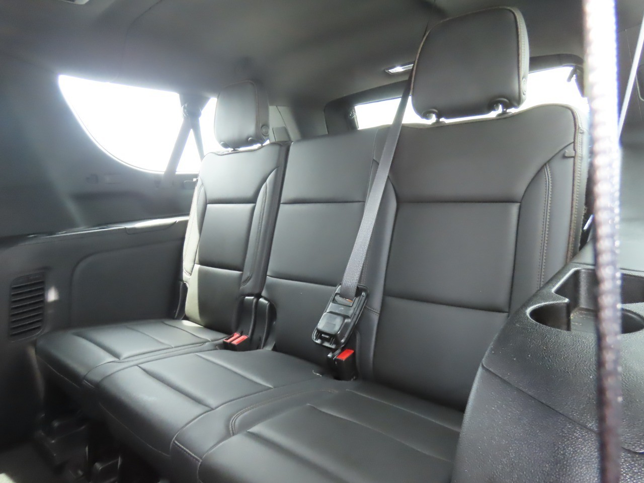 2022 Chevrolet Suburban photo 19 of 29