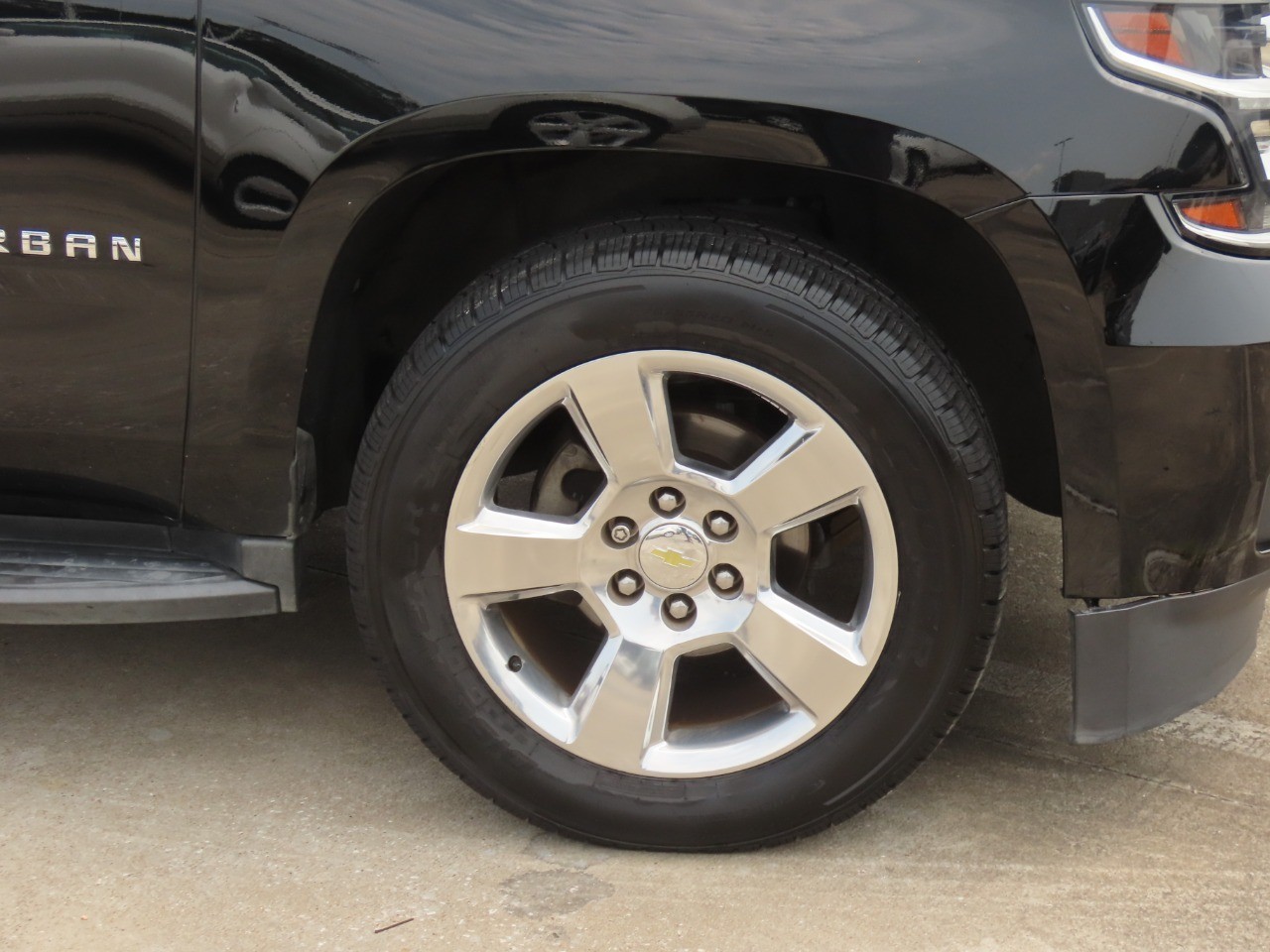 2016 Chevrolet Suburban LT - 8