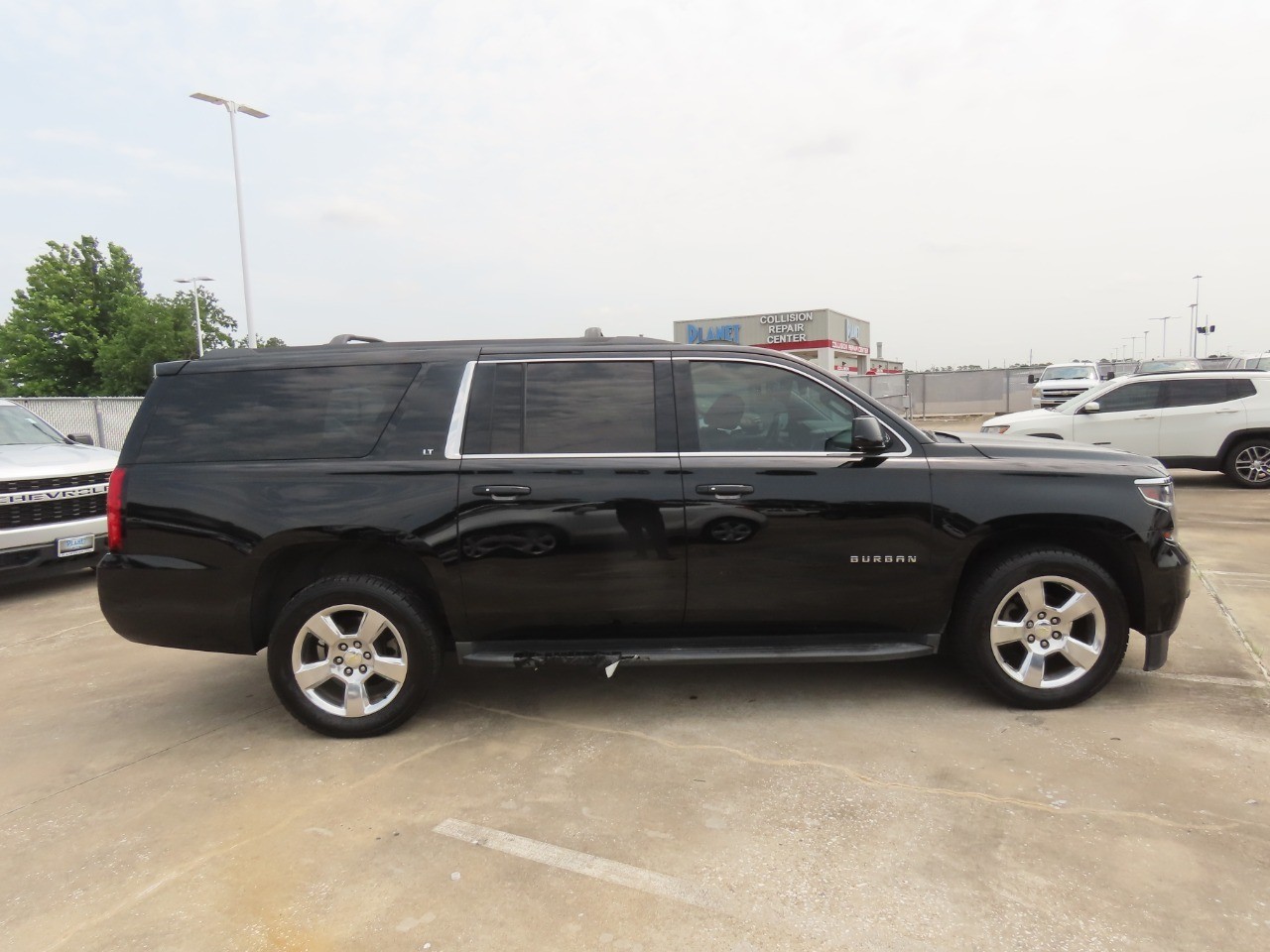 2016 Chevrolet Suburban LT - 9