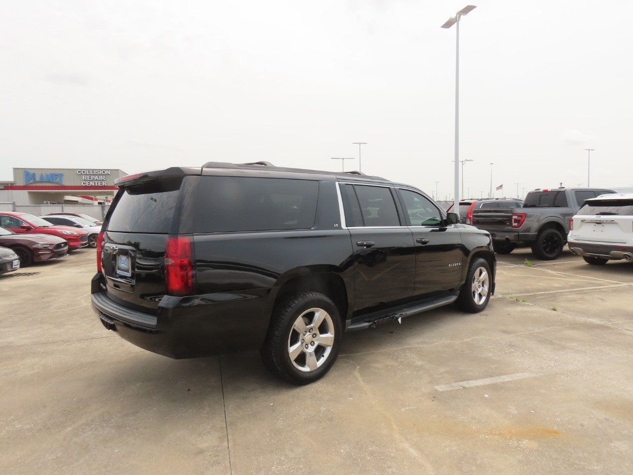 2016 Chevrolet Suburban LT - 10