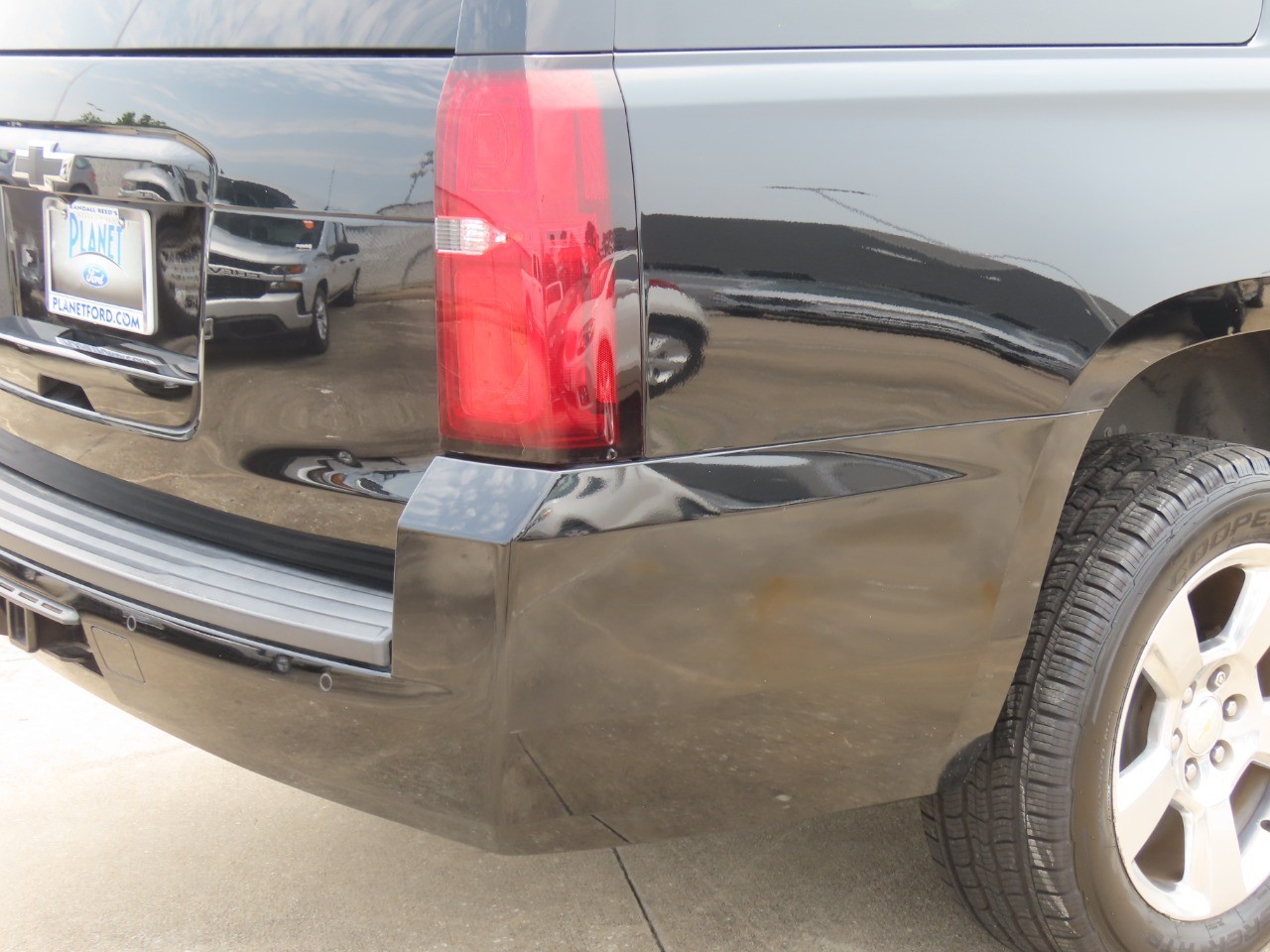2016 Chevrolet Suburban LT - 11