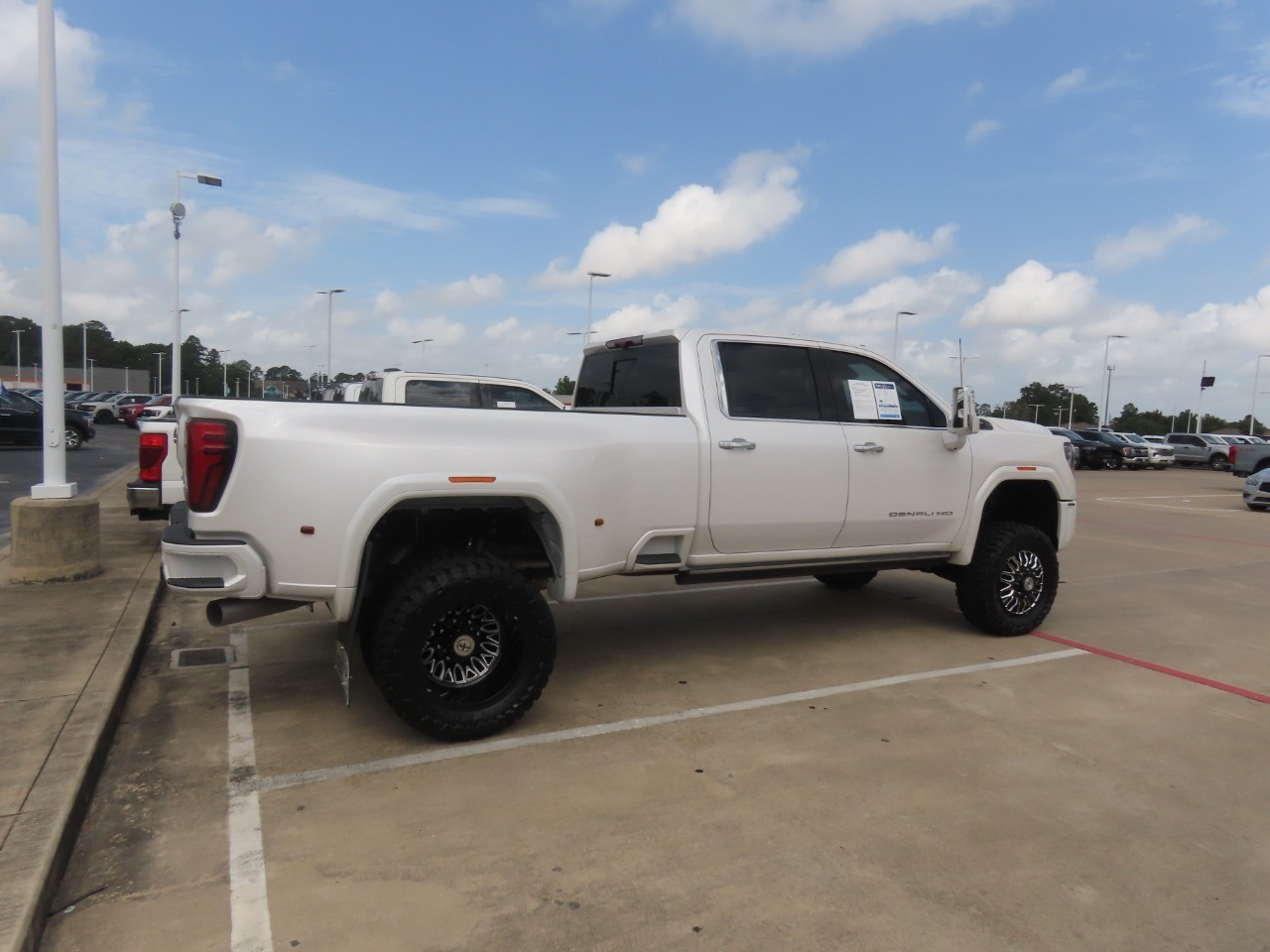 2024 GMC Sierra 3500HD Denali Ultimate - 9
