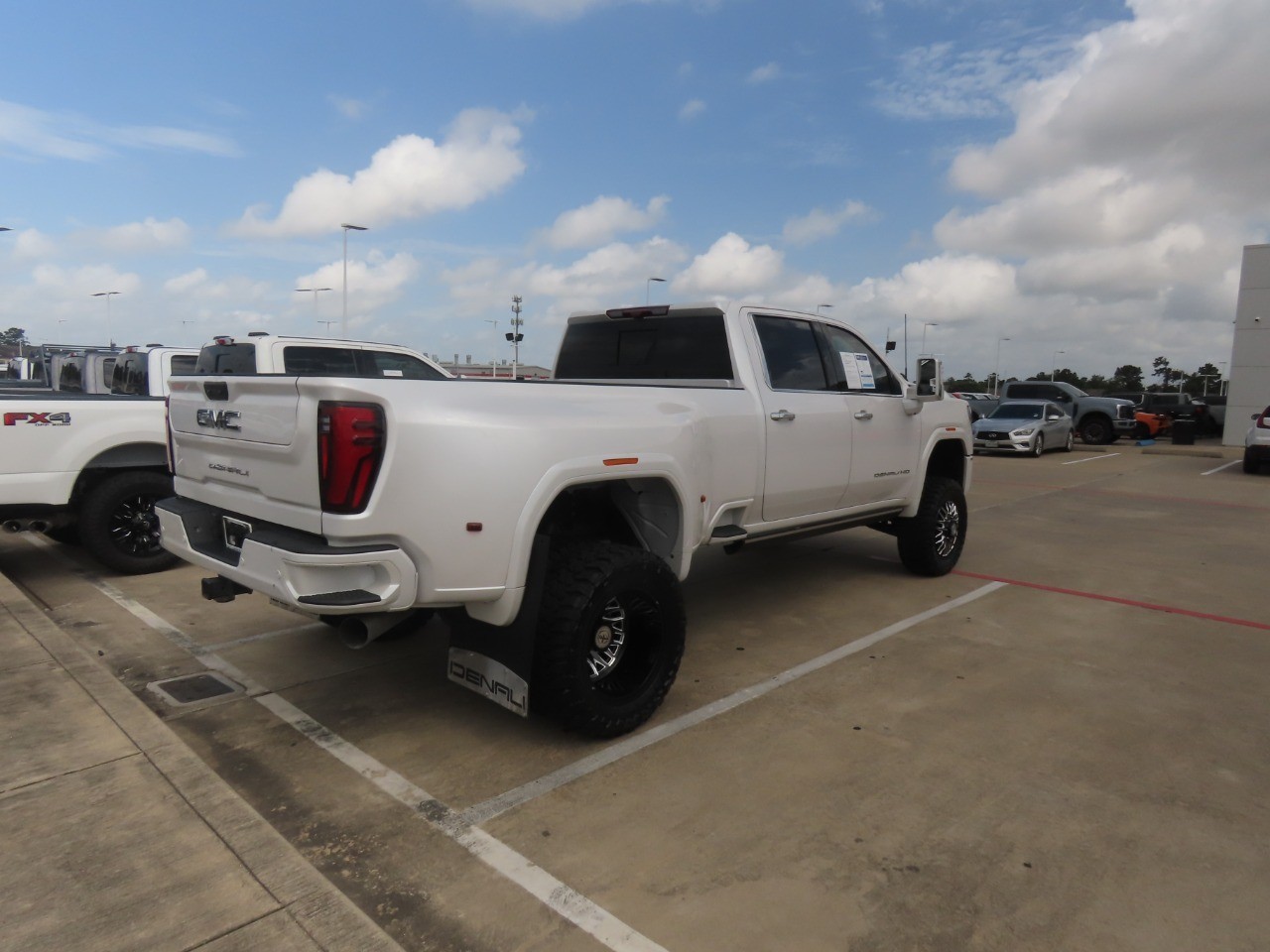 2024 GMC Sierra 3500HD Denali Ultimate - 10