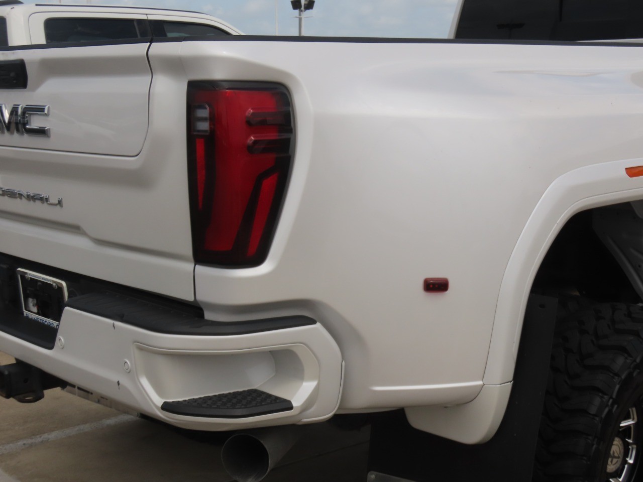 2024 GMC Sierra 3500HD Denali Ultimate - 11