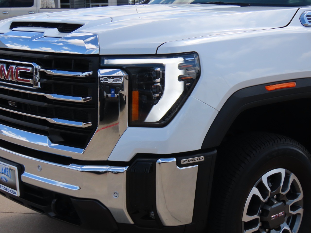 2025 GMC Sierra 2500HD SLT - 2