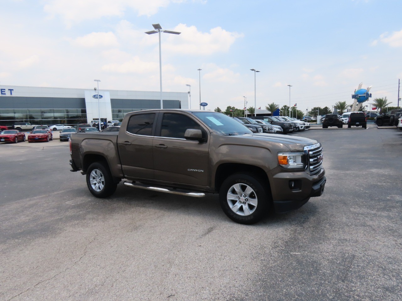 2016 GMC Canyon 2WD Crew Cab 128.3 SLE photo