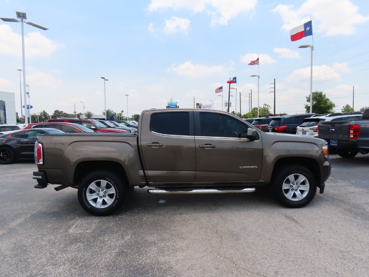 2016 GMC Canyon 2WD Crew Cab 128.3 SLE photo