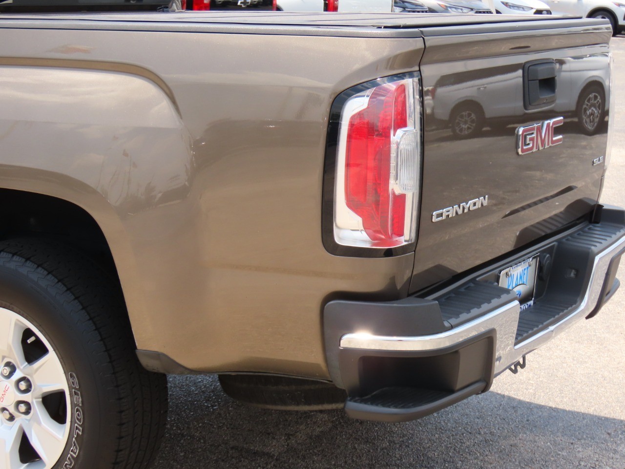 2016 GMC Canyon 2WD Crew Cab 128.3 SLE photo