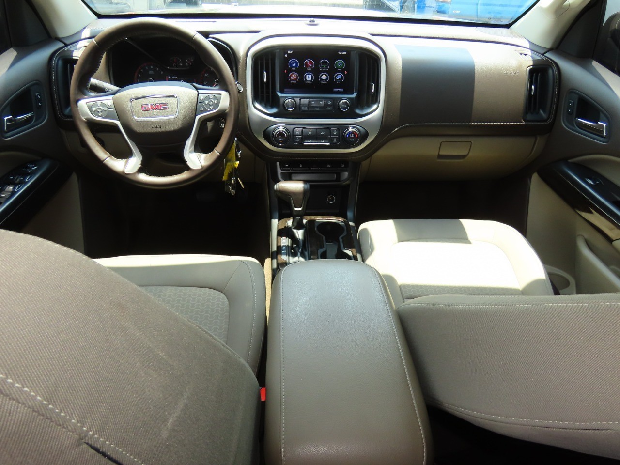 2016 GMC Canyon 2WD Crew Cab 128.3 SLE photo