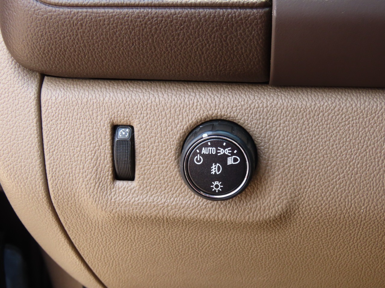 2016 GMC Canyon 2WD Crew Cab 128.3 SLE photo