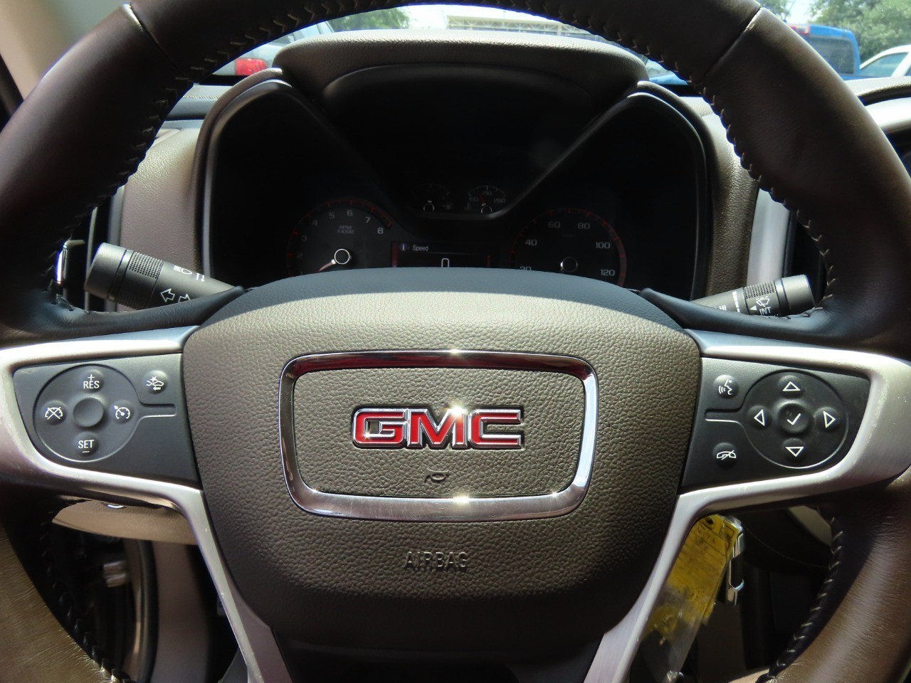 2016 GMC Canyon 2WD Crew Cab 128.3 SLE photo