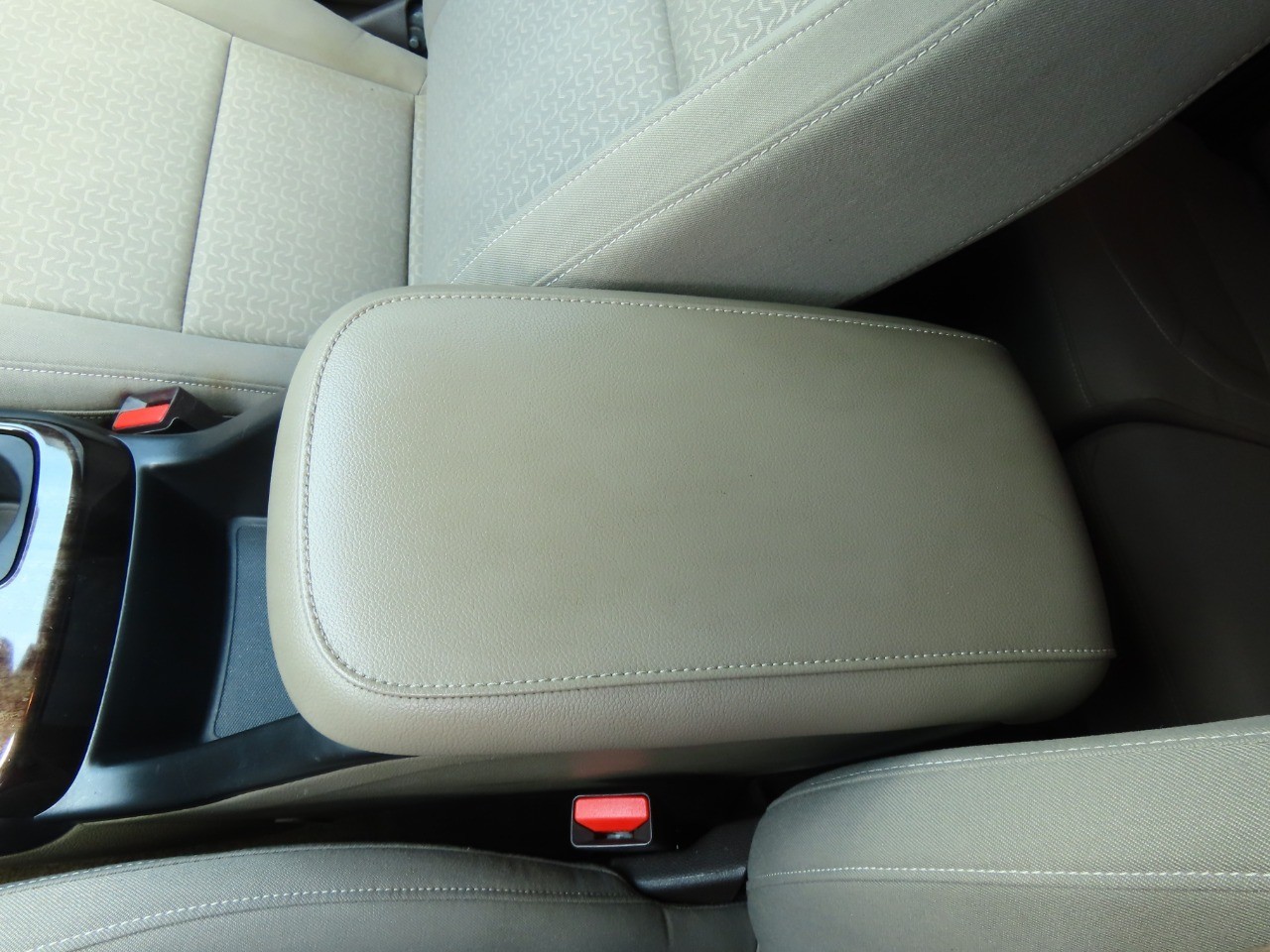 2016 GMC Canyon 2WD Crew Cab 128.3 SLE photo