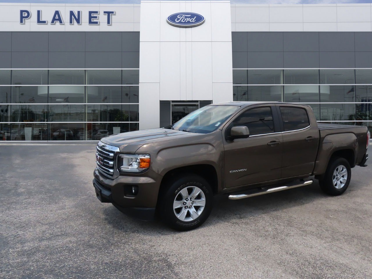 2016 GMC Canyon 2WD Crew Cab 128.3 SLE photo