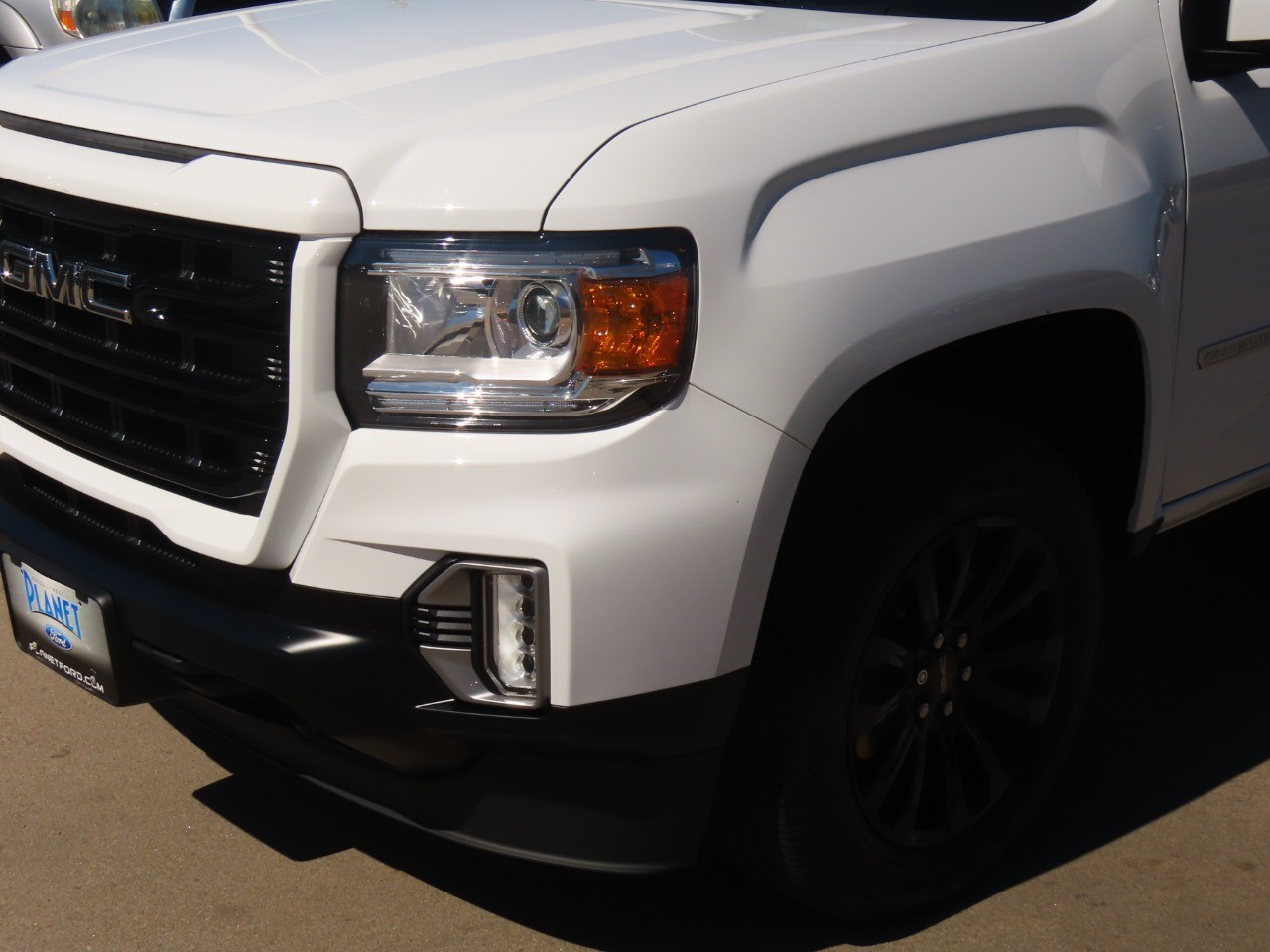 used 2022 GMC Canyon car, priced at $25,999