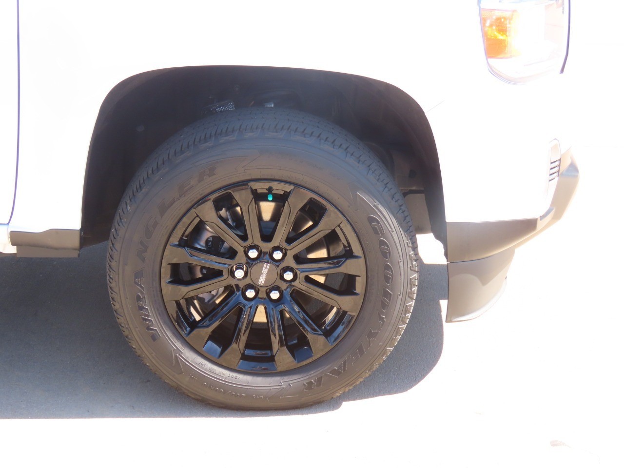 used 2022 GMC Canyon car, priced at $25,999