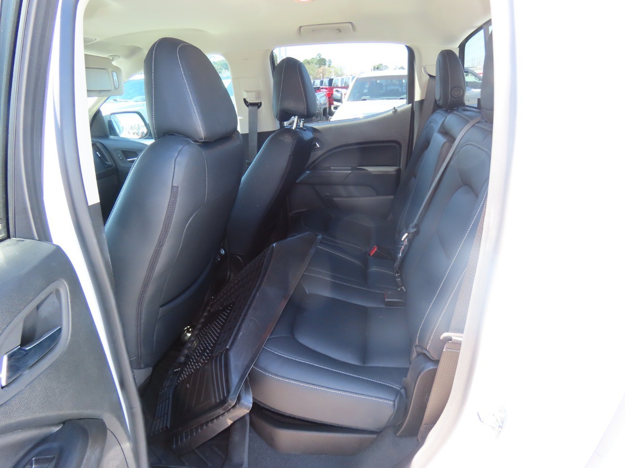 used 2022 GMC Canyon car, priced at $25,999