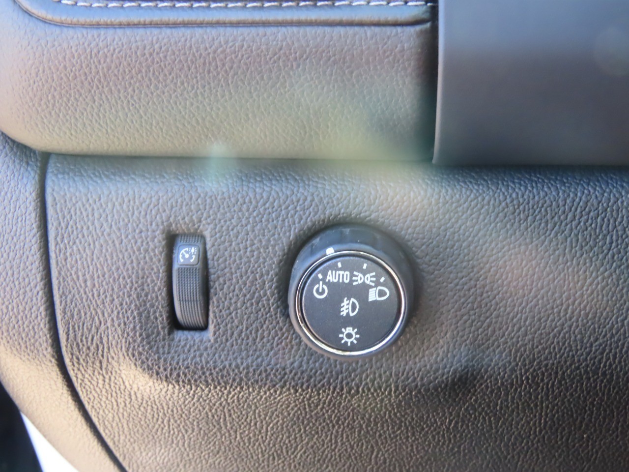 used 2022 GMC Canyon car, priced at $25,999