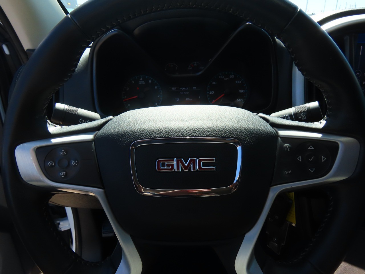 used 2022 GMC Canyon car, priced at $25,999