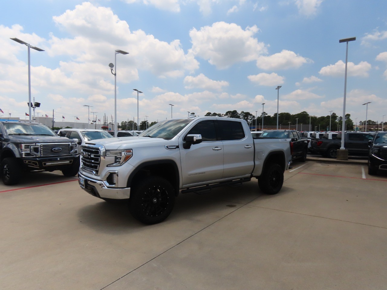 2019 GMC Sierra 1500 4WD Crew Cab 147 SLT photo
