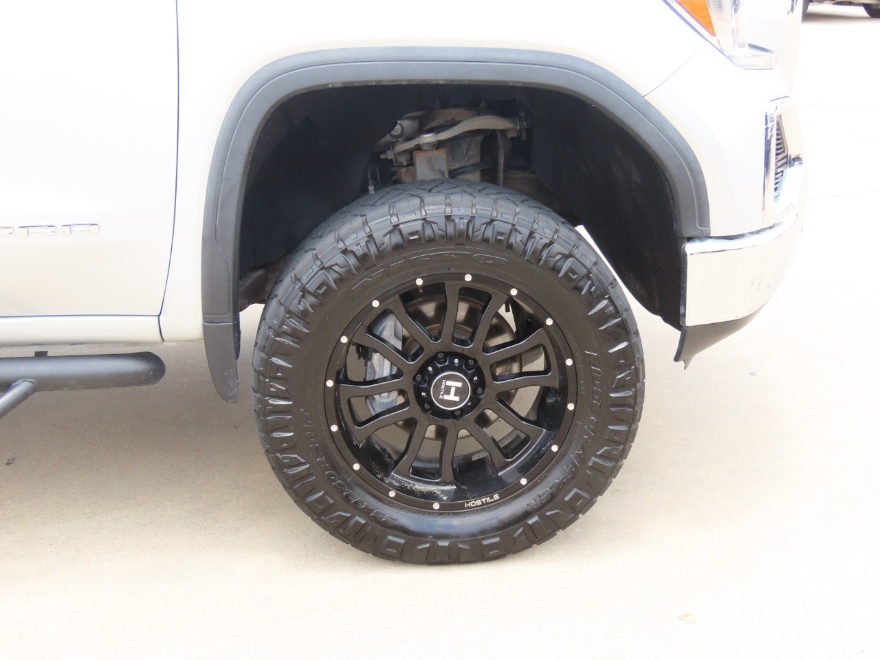 2019 GMC Sierra 1500 4WD Crew Cab 147 SLT photo