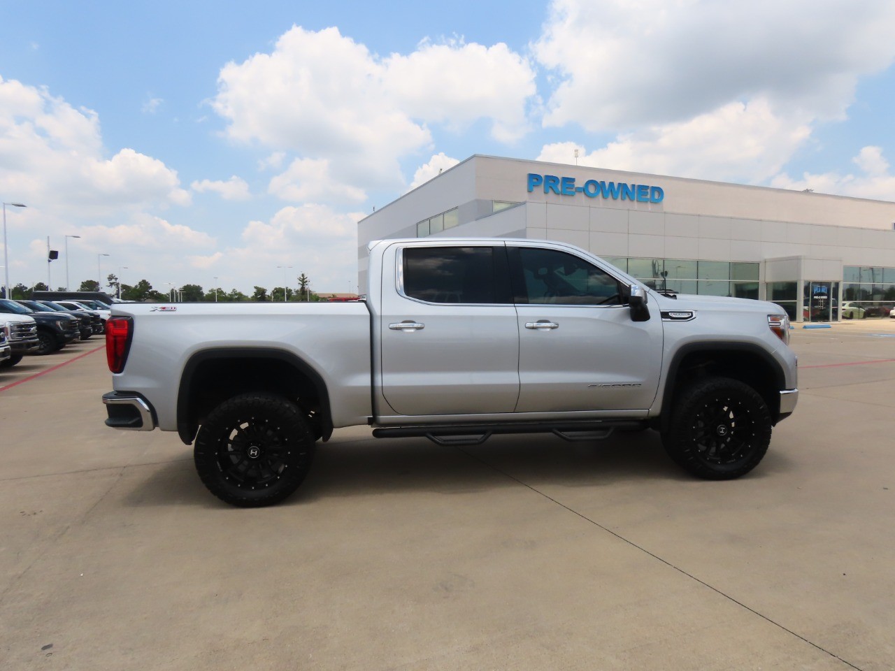 2019 GMC Sierra 1500 4WD Crew Cab 147 SLT photo